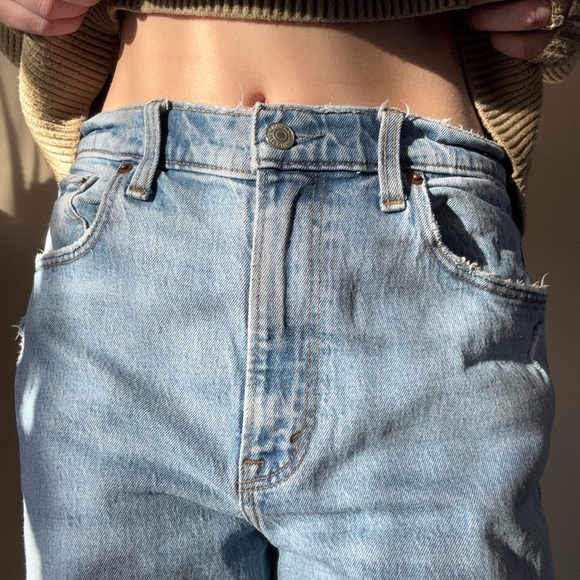 Abercrombie & Fitch Light Wash Distressed Jeans - Picture 9 of 9